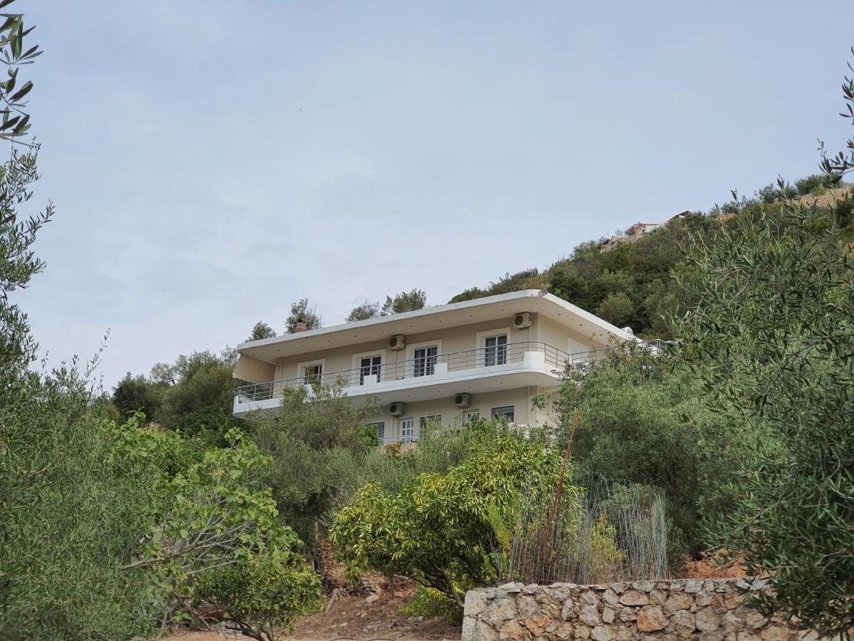 Bodini'S Rooms Himare Exterior photo