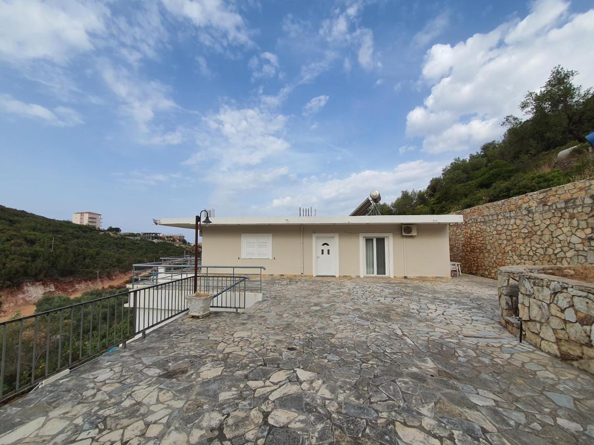 Bodini'S Rooms Himare Exterior photo
