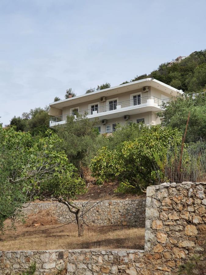 Bodini'S Rooms Himare Exterior photo