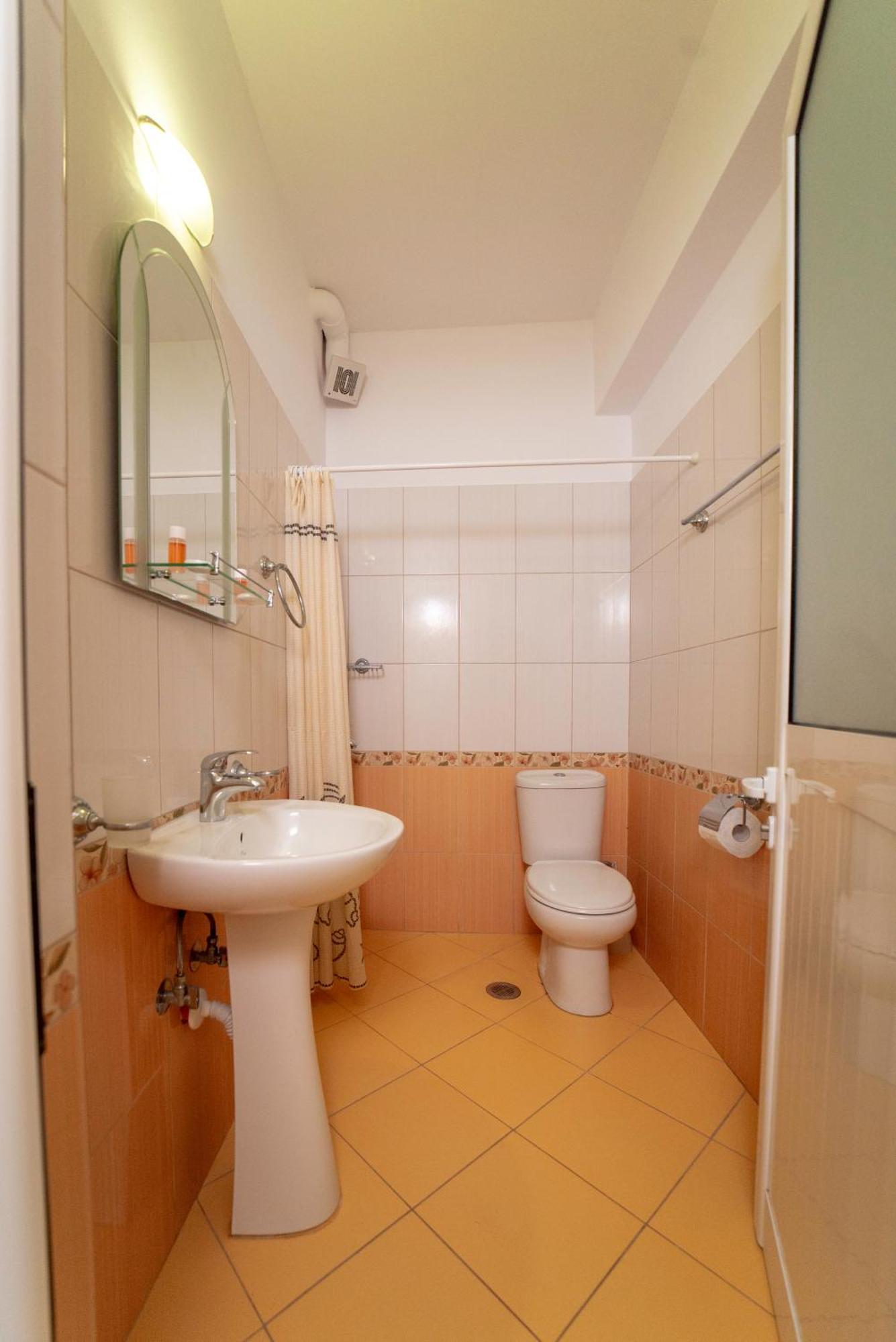 Bodini'S Rooms Himare Exterior photo