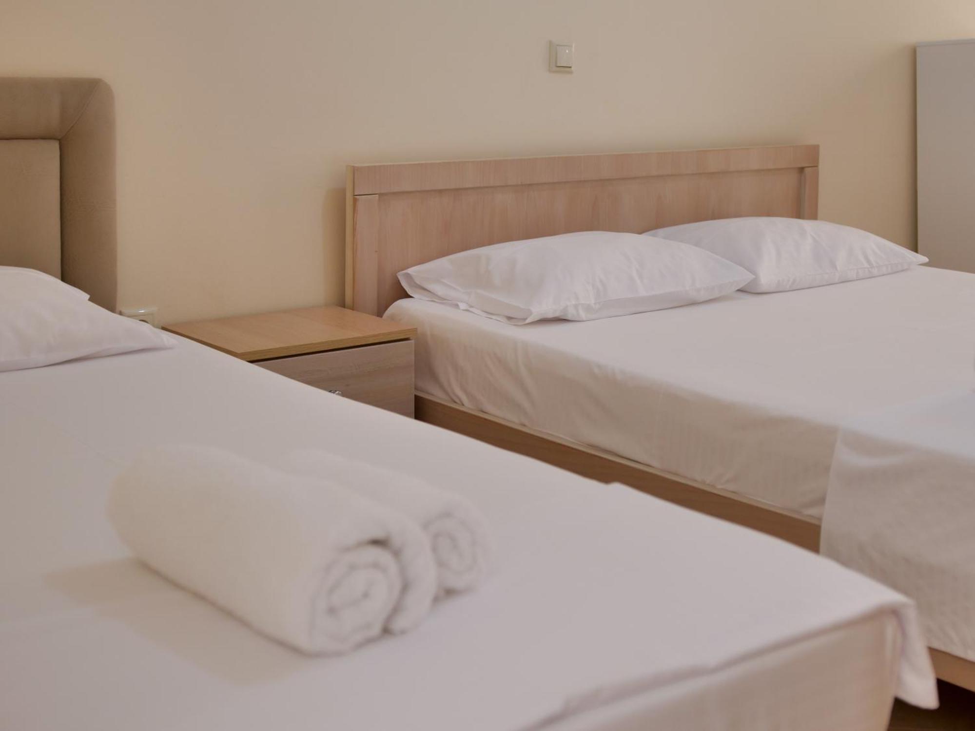 Bodini'S Rooms Himare Exterior photo