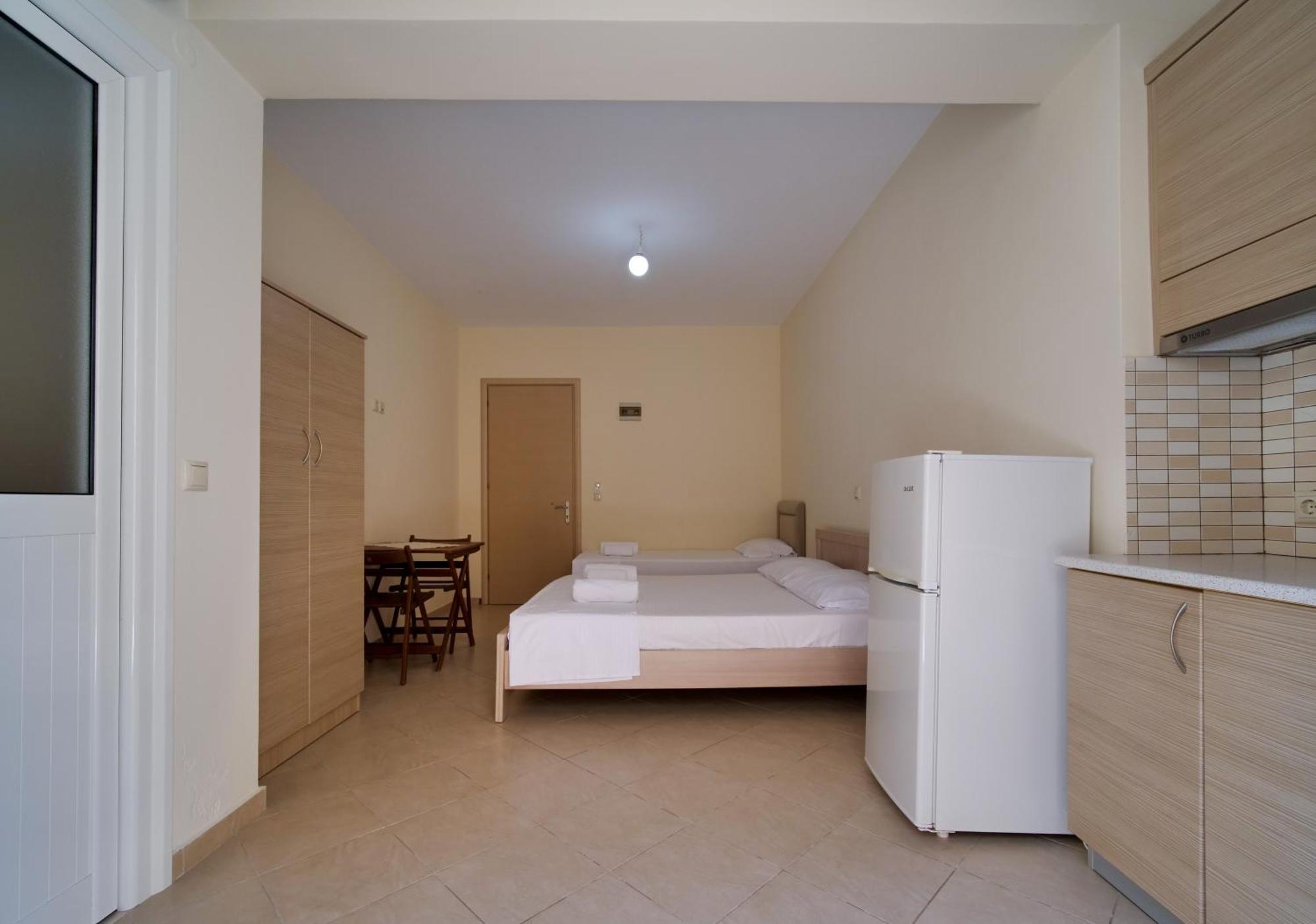 Bodini'S Rooms Himare Exterior photo