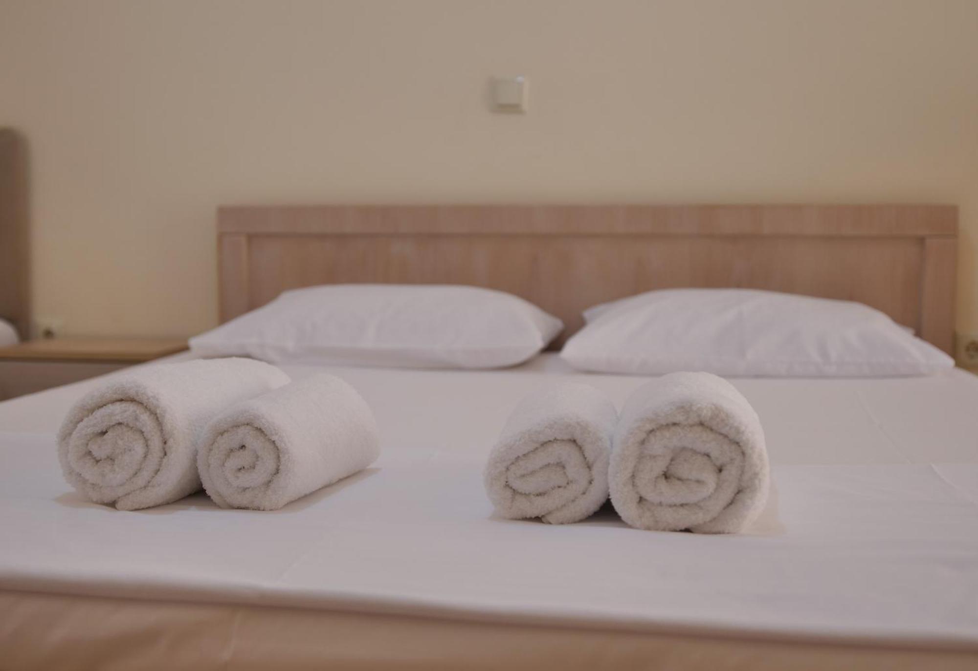 Bodini'S Rooms Himare Exterior photo