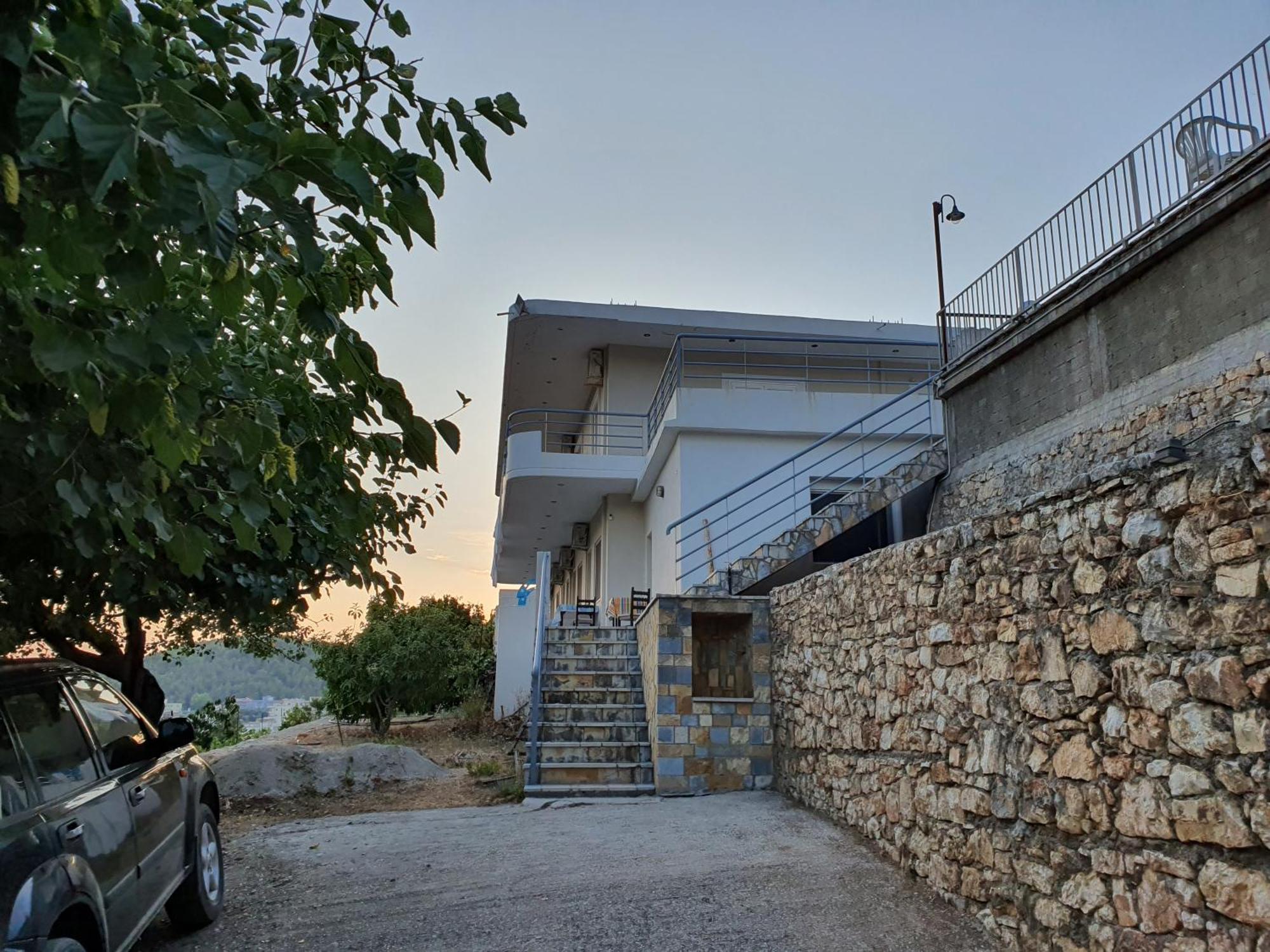 Bodini'S Rooms Himare Exterior photo