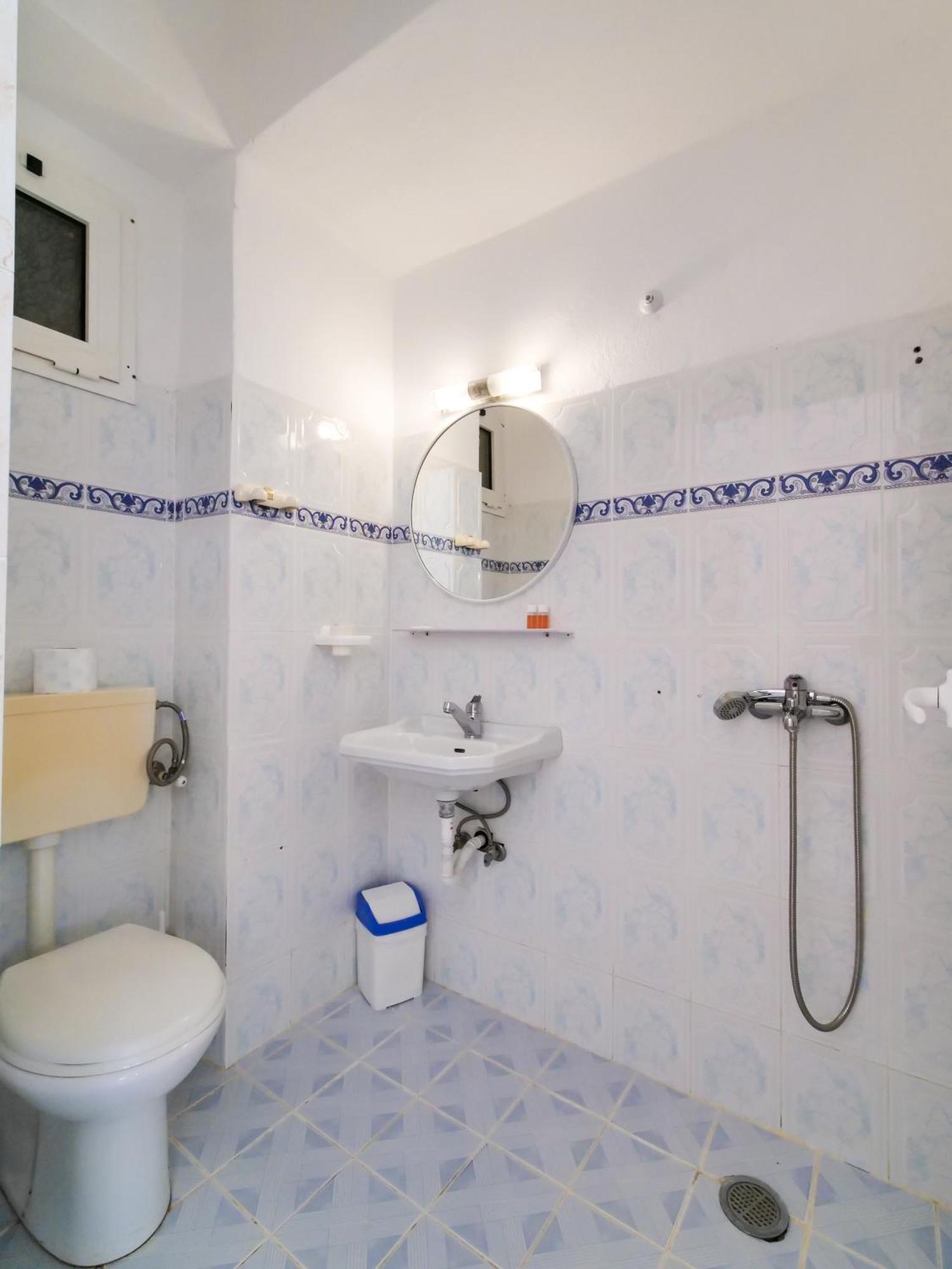 Bodini'S Rooms Himare Exterior photo