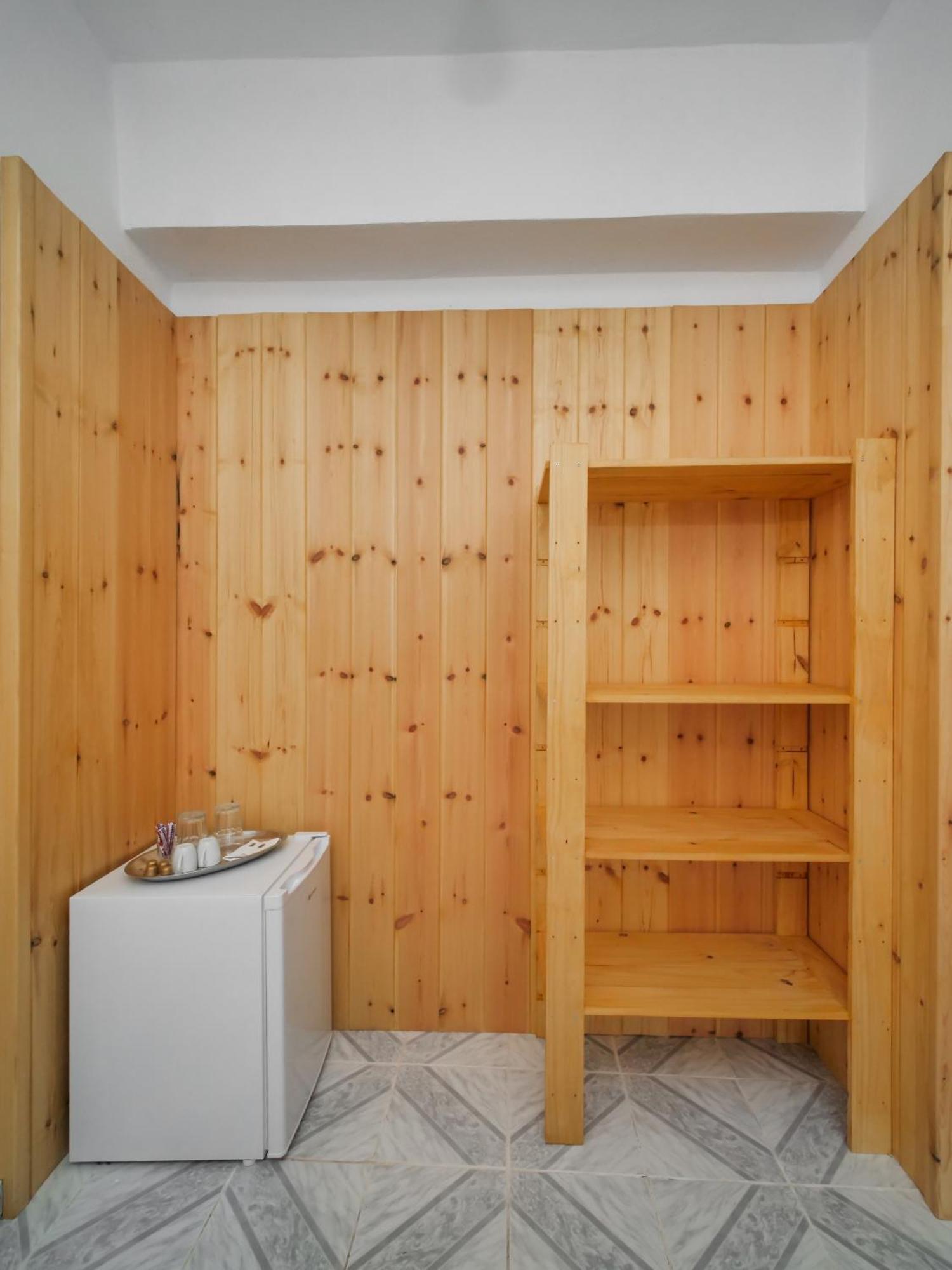Bodini'S Rooms Himare Exterior photo
