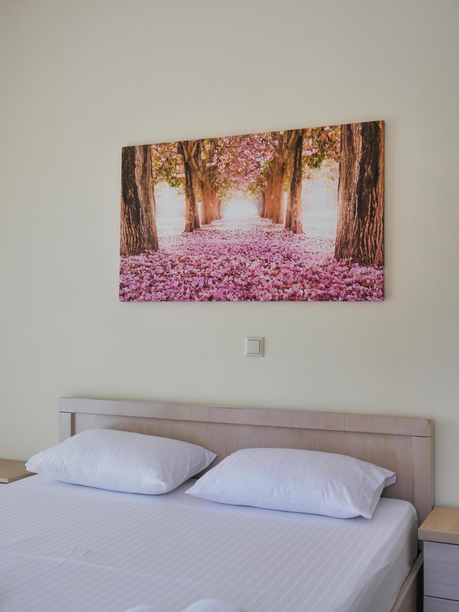 Bodini'S Rooms Himare Exterior photo
