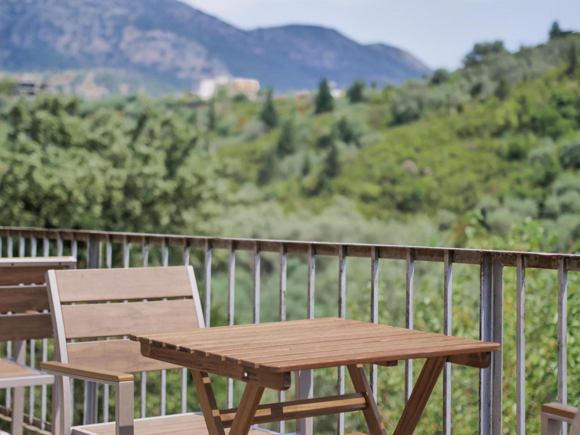 Bodini'S Rooms Himare Exterior photo