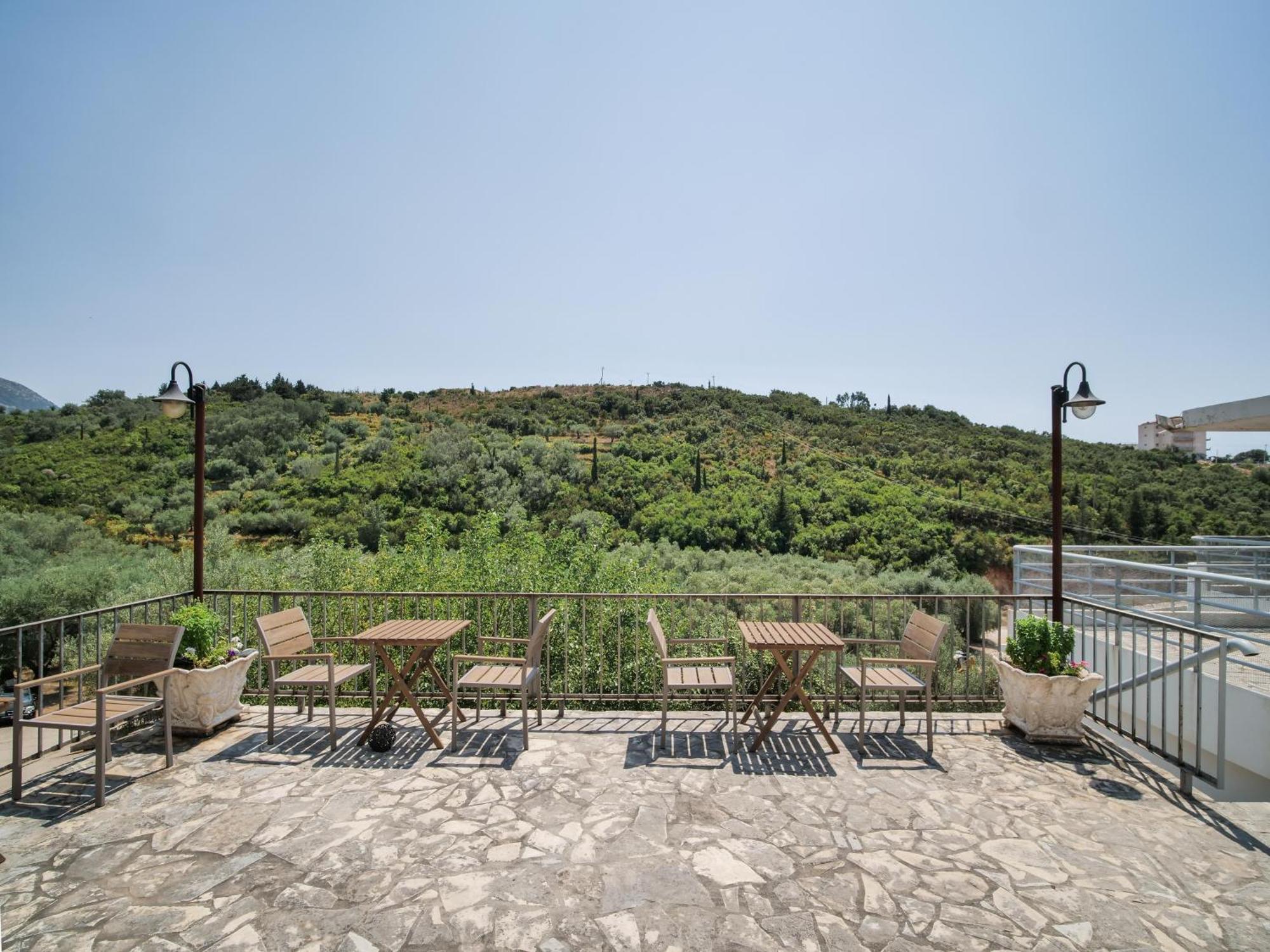 Bodini'S Rooms Himare Exterior photo
