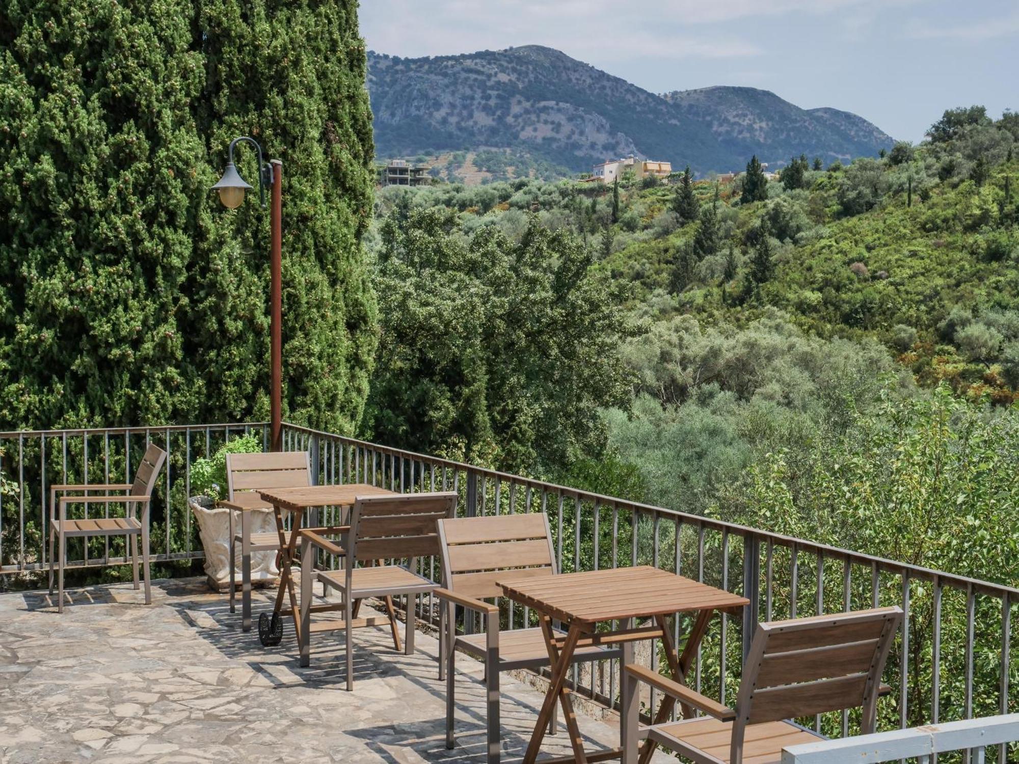 Bodini'S Rooms Himare Exterior photo