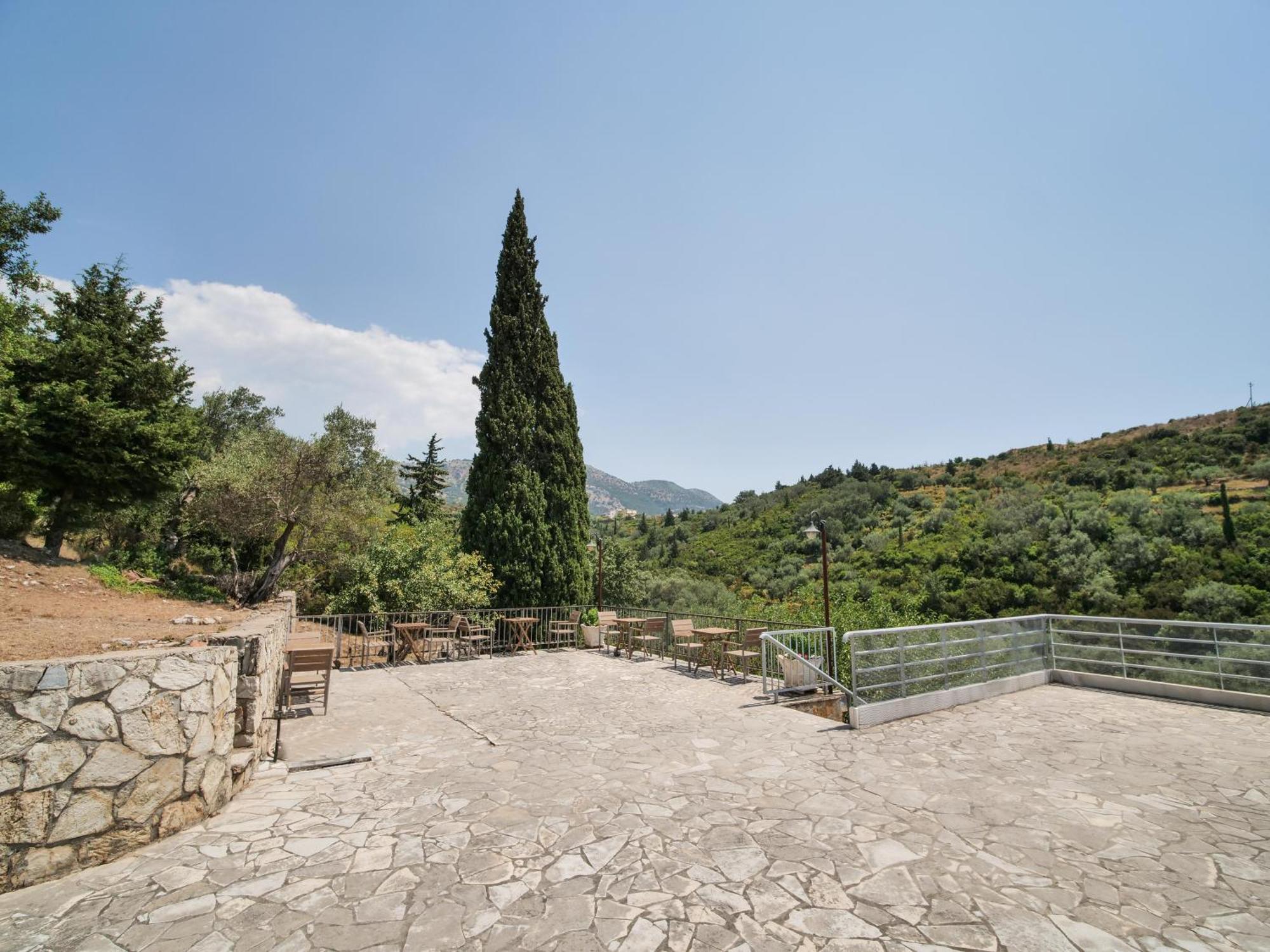 Bodini'S Rooms Himare Exterior photo