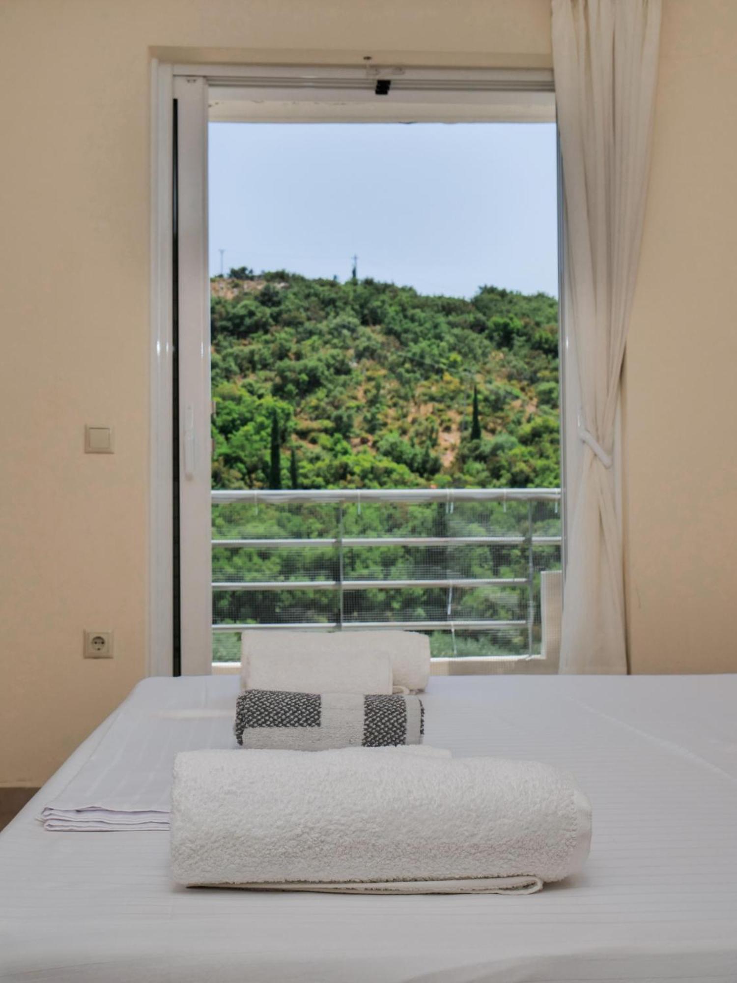 Bodini'S Rooms Himare Exterior photo