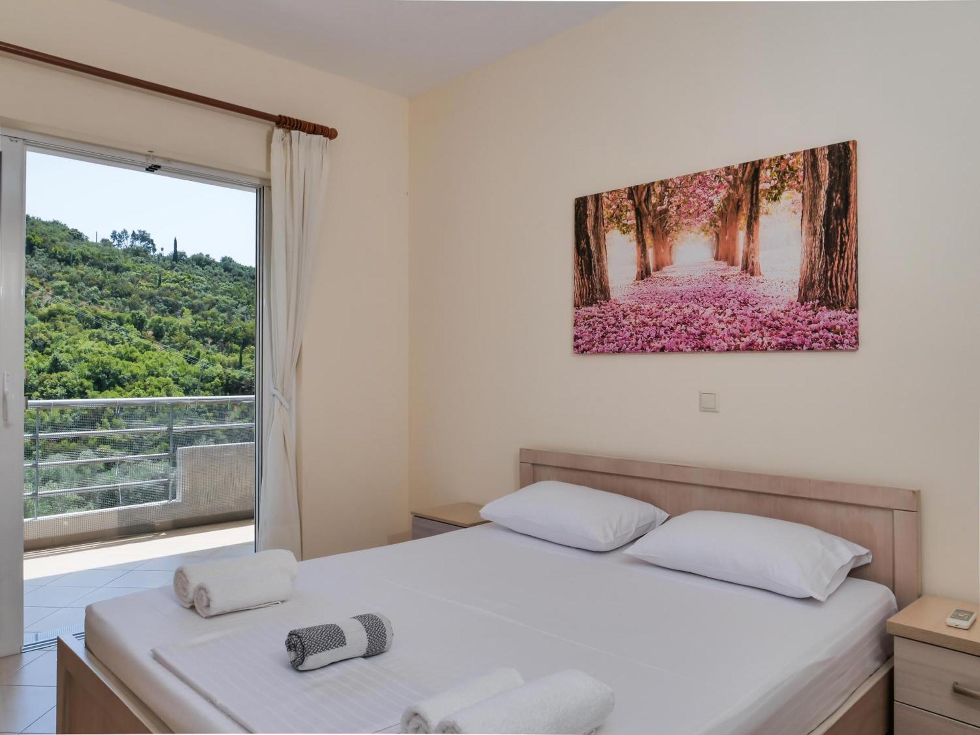 Bodini'S Rooms Himare Exterior photo