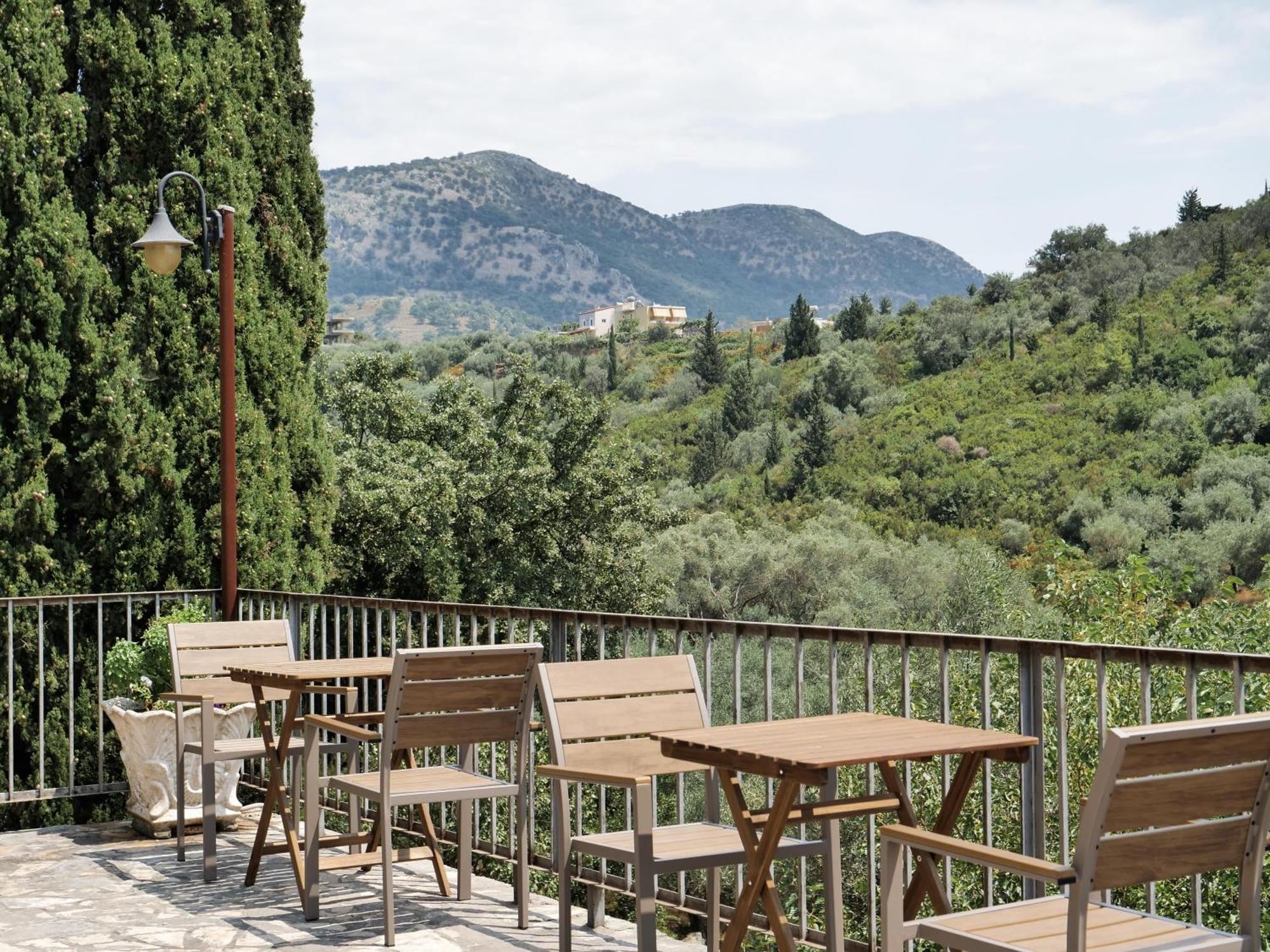 Bodini'S Rooms Himare Exterior photo