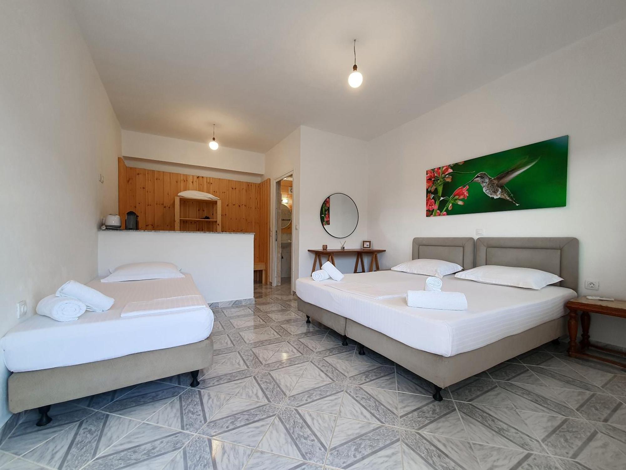 Bodini'S Rooms Himare Exterior photo