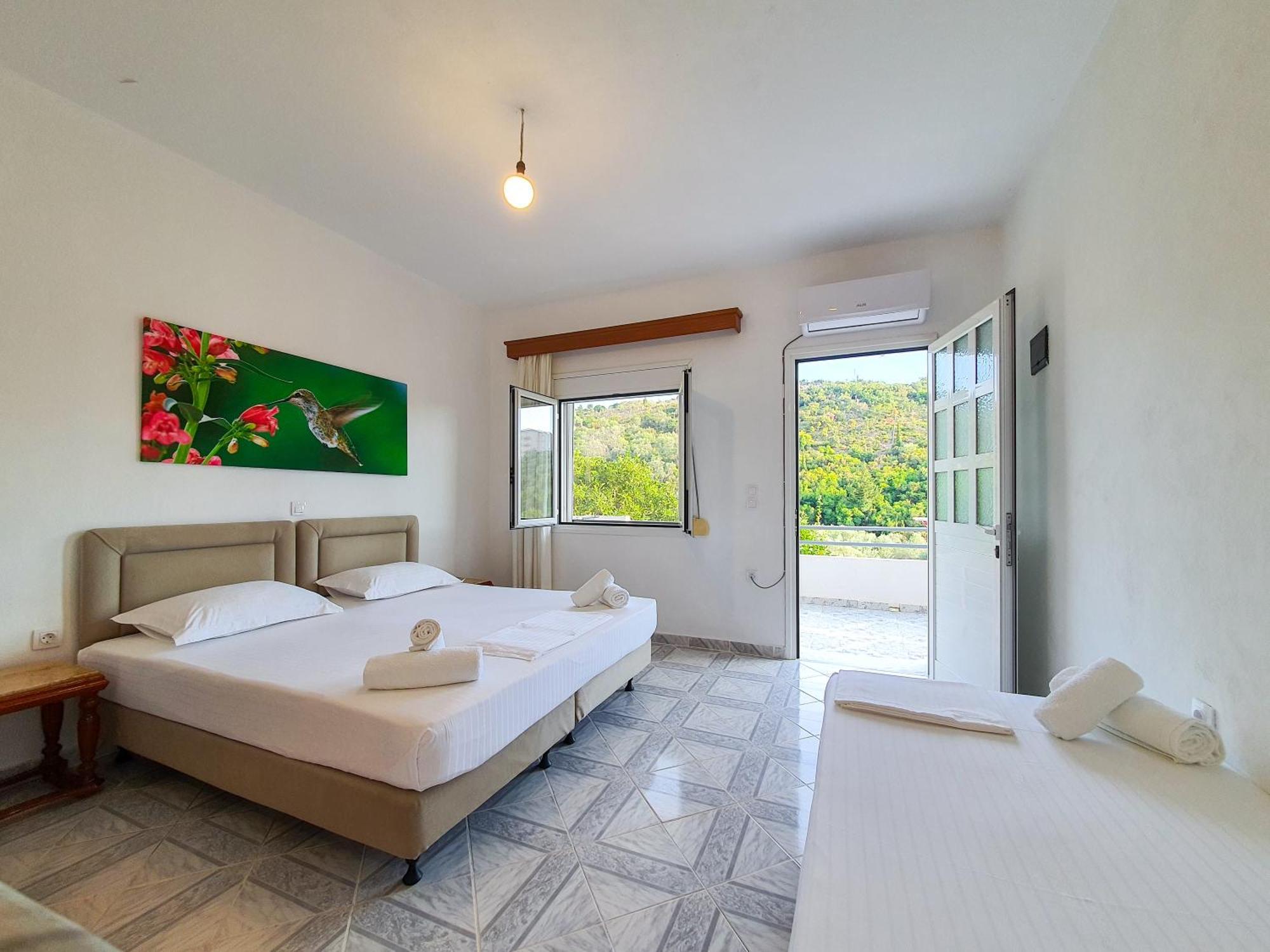 Bodini'S Rooms Himare Exterior photo