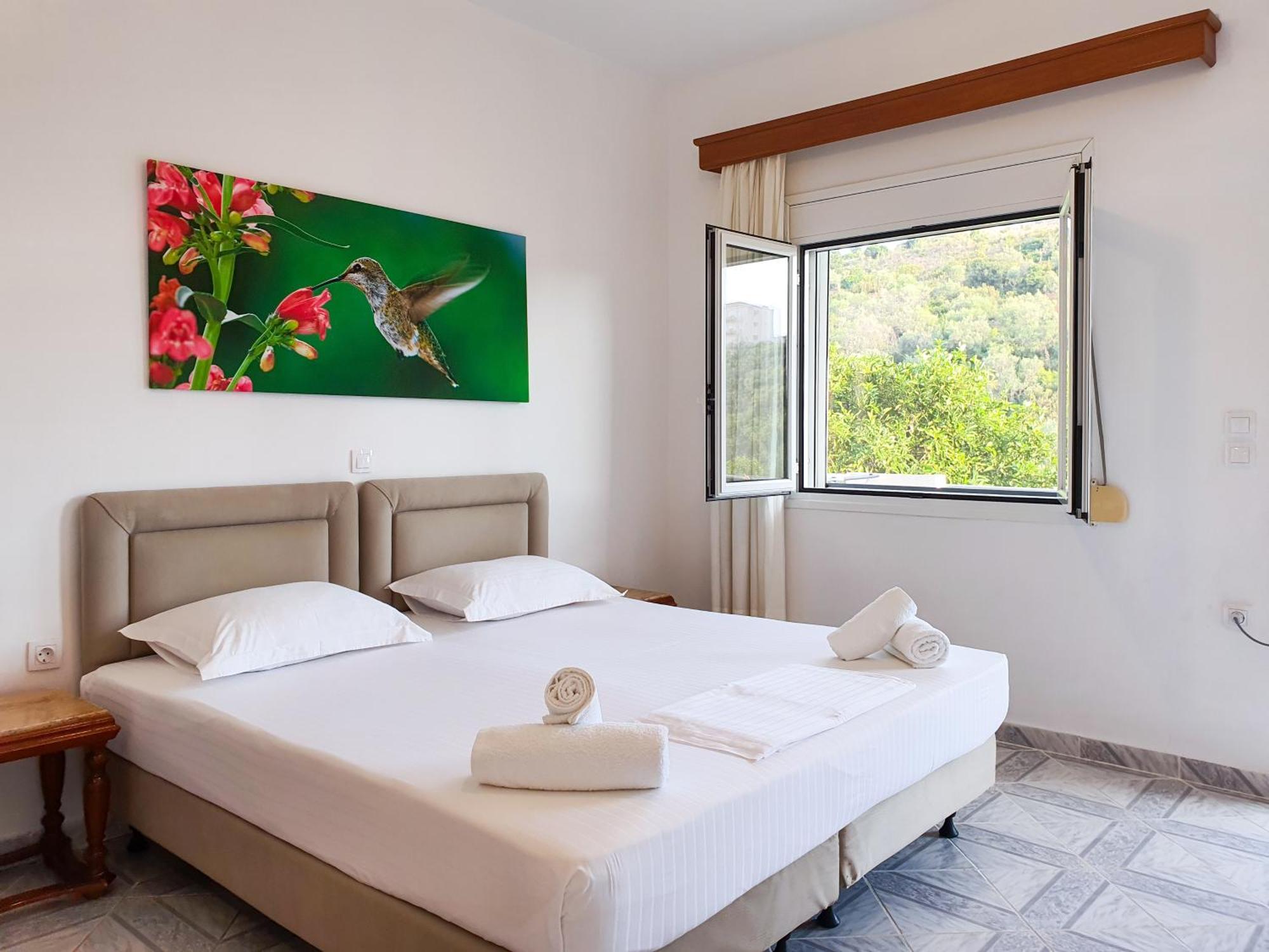 Bodini'S Rooms Himare Exterior photo